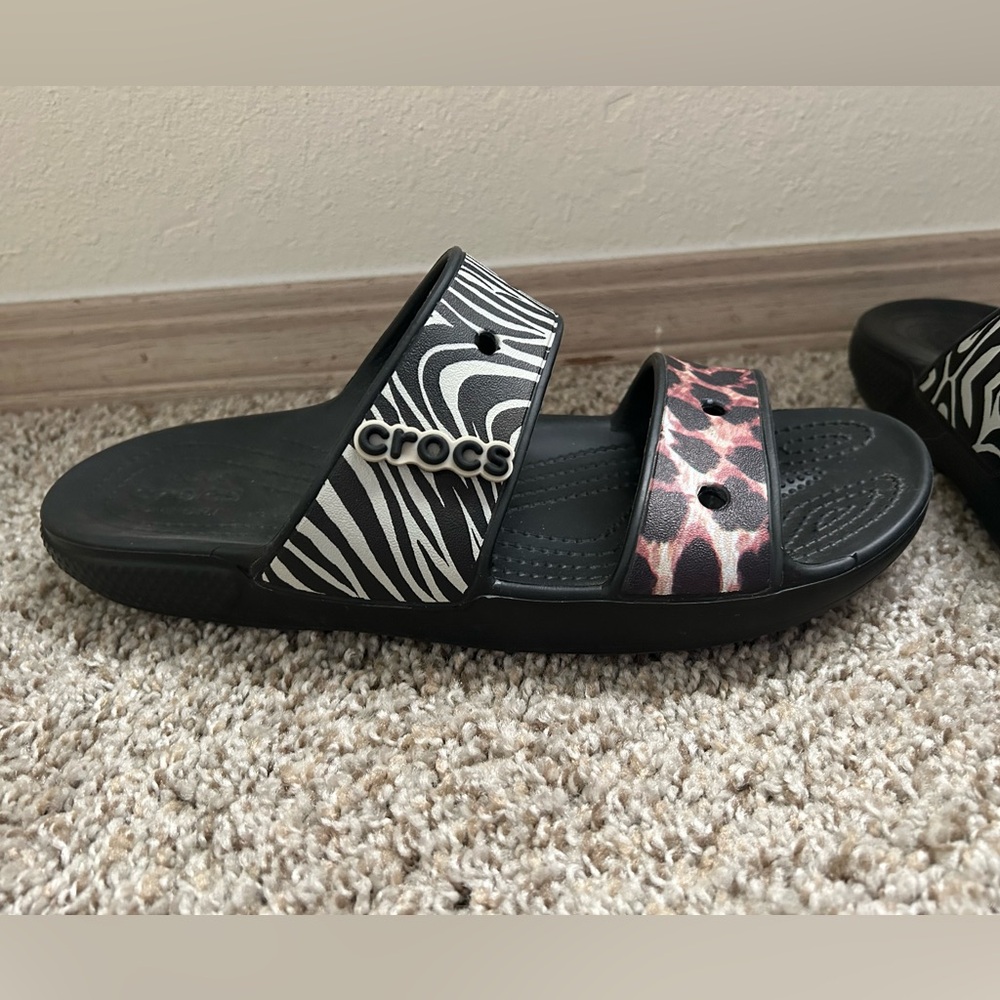 Crocs Unisex Classic Animal Remix Two-Strap Slide Sandals Women's 10 Men's 8 Blk - Picture 2 of 10